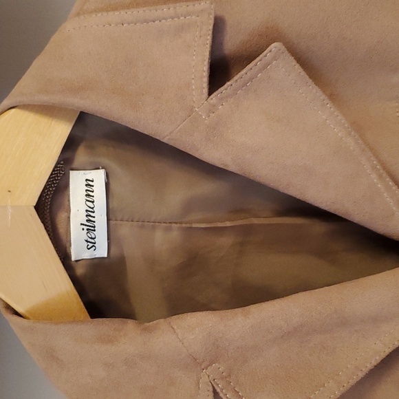 Steilmann faux suede jacket. Tan (light brown). Closes with buttons. Size M. - Picture 2 of 10
